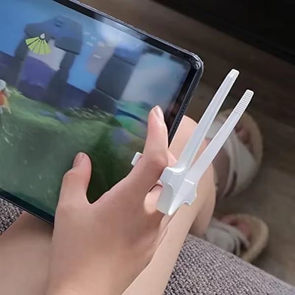 Finger Chopsticks Portable Potato Chip Snack Clip Lazy Assistant Easy to Operate Tongs Salad Food Not Dirty Hand Gaming Tools